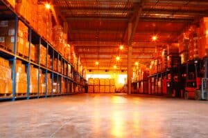 Un entrepôt logistique